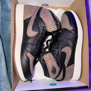 Air Jorden 1 Retro High Palomino Black/Metallic Gold Palominos Size 8 Women’s